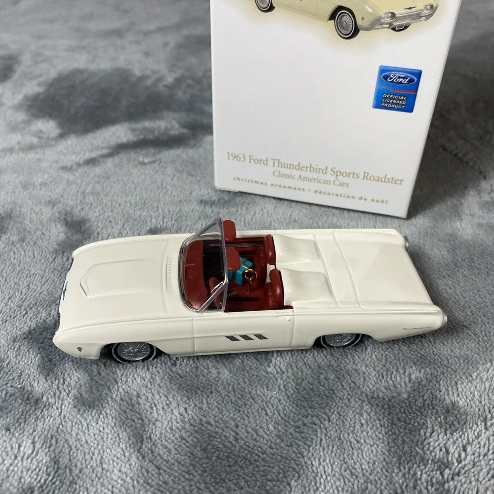 HALLMARK 2009 CLASSIC AMERICAN CARS FORD 1963 THUNDERBIRD ORNAMENT